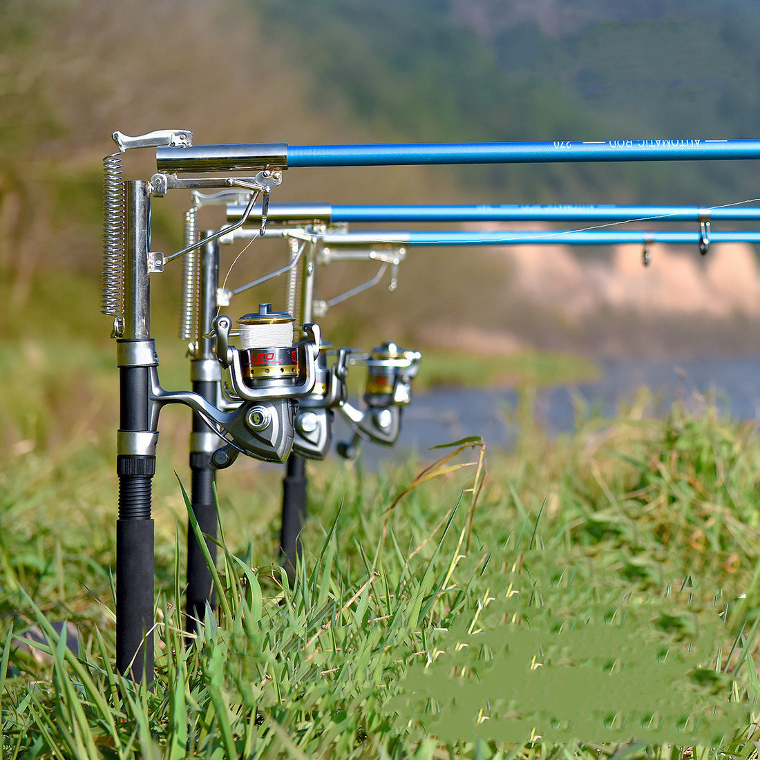 Self-lifting Rod Throwing Rod